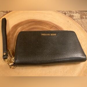 Michael Kors Jet Set Travel Large Flat Zip MF Phone Case Wristlet‎ Wallet Black